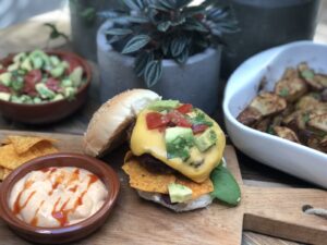 Mexicaanse kipburger met sriracha mayonaise en frisse salsa - foto 3
