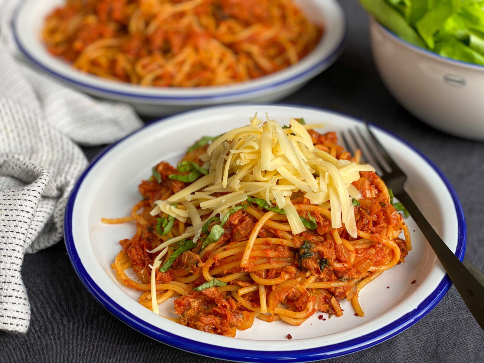 Spaghetti met tonijn in pittige tomatensaus - foto 3