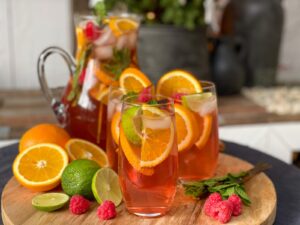 simpele fruitpunch maken met vers fruit en siroop - foto 7