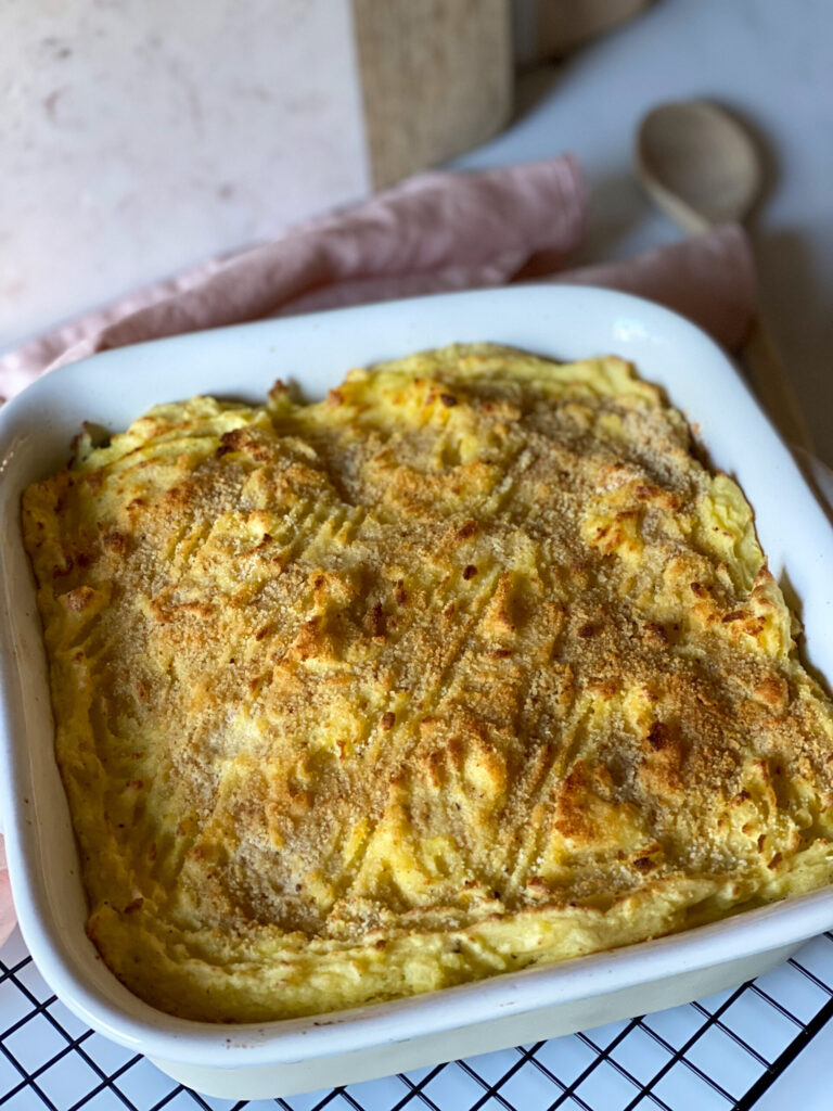 sperziebonen ovenschotel met gehakt en aardappelpuree net uit de oven