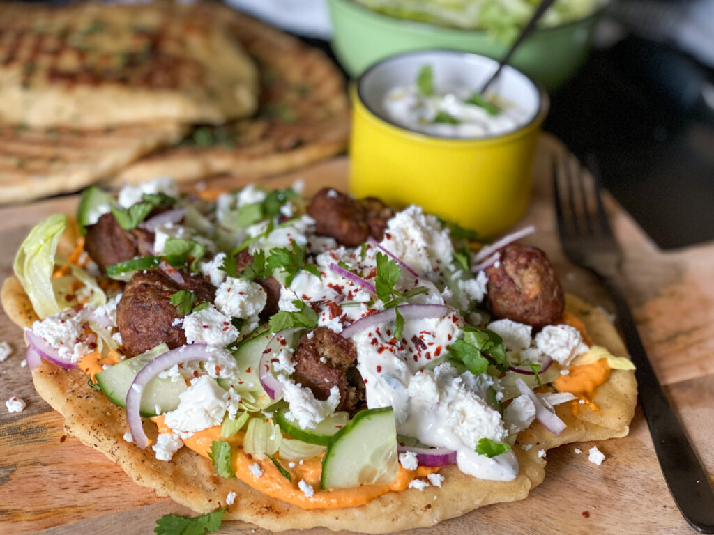 Naan met hummus en jackfruit balletjes - foto 5