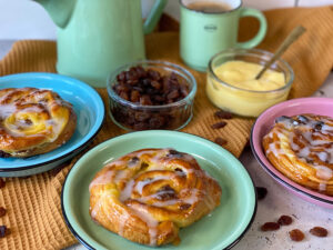 Koffiebroodjes maken van croissantdeeg - foto 12