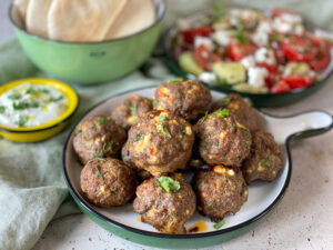 Griekse gehaktballetjes met feta uit de oven - foto 4