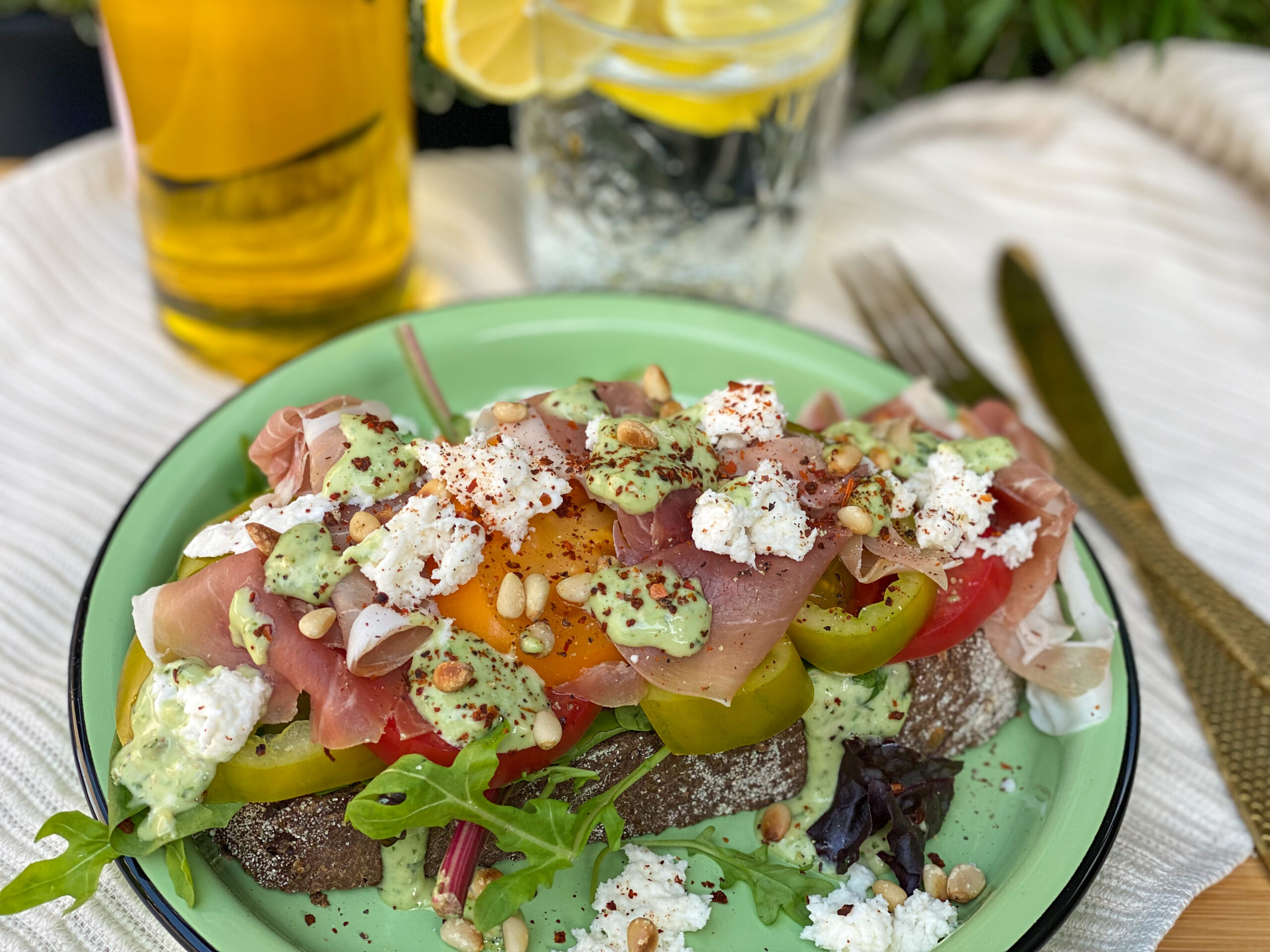 Sandwich met  prosciutto en mozzarella - foto 5