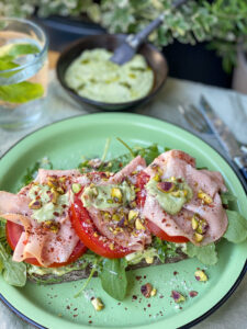 Broodje met Mortadella en pesto mayonaise - foto 4