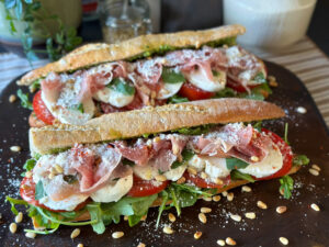 Stokbrood Caprese met pesto en prosciutto - foto 8
