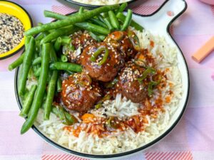 Gehaktballetjes zoetzure saus met rijst recept