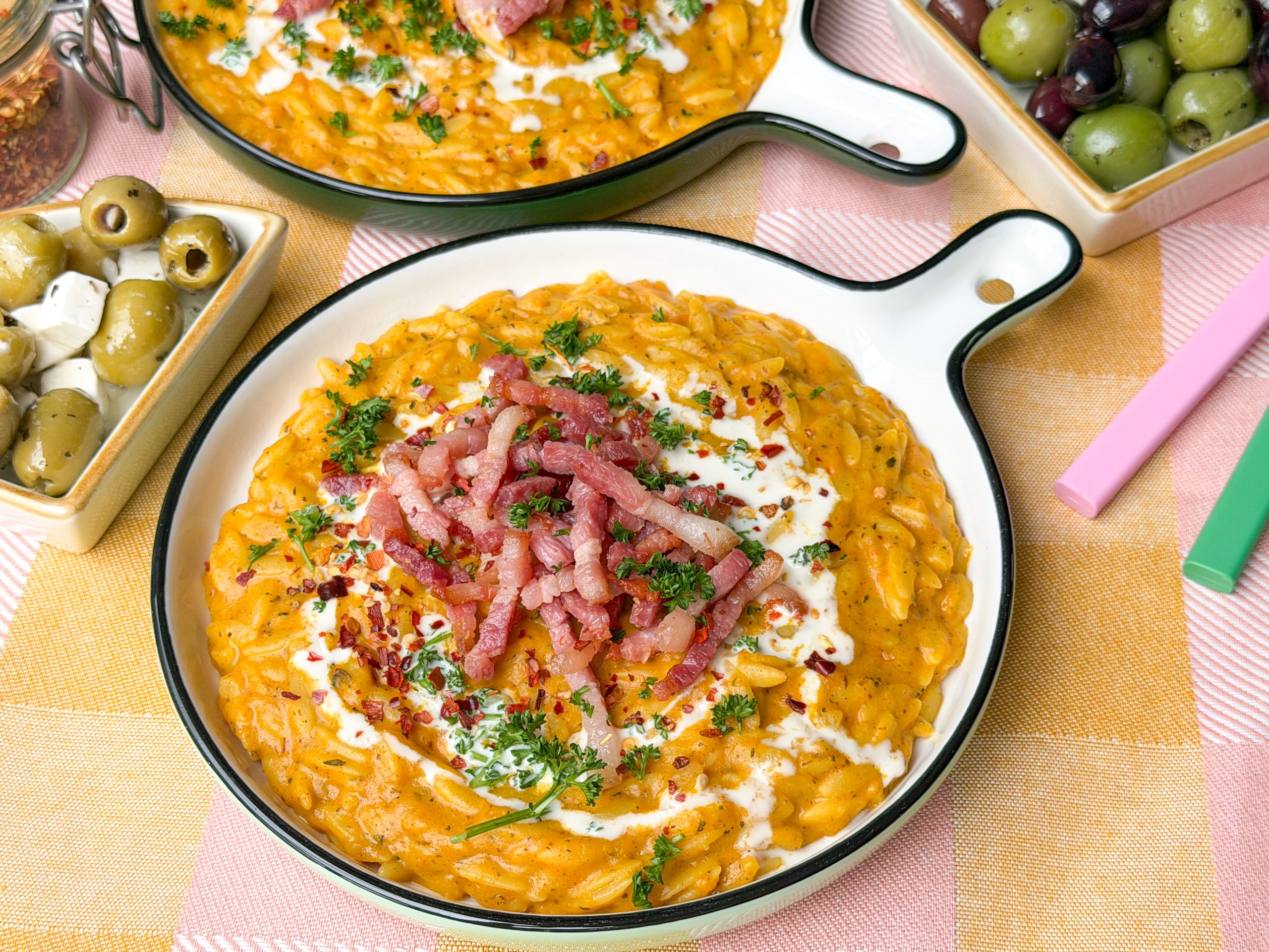 Orzo met pompoen en krokante spekjes in pompoensaus