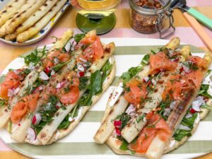 Flatbread gegrilde zalm asperges lunch