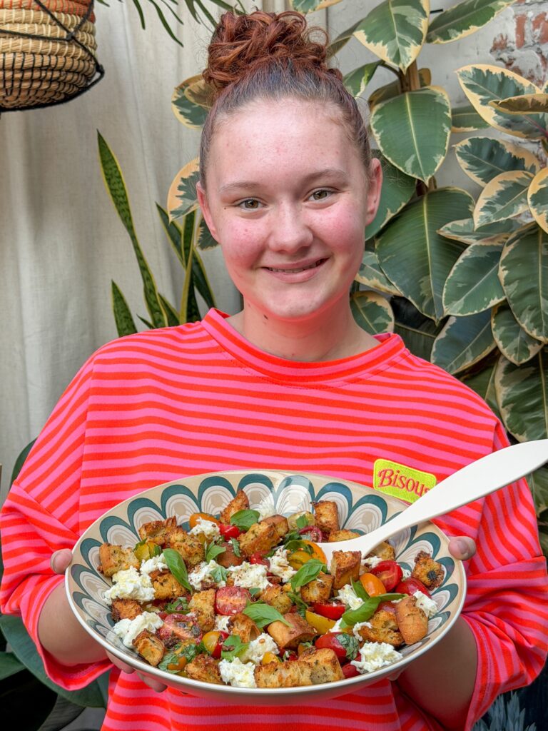 Amaranthe van Familie over de Kook met zelfgemaakte bruschetta salade
