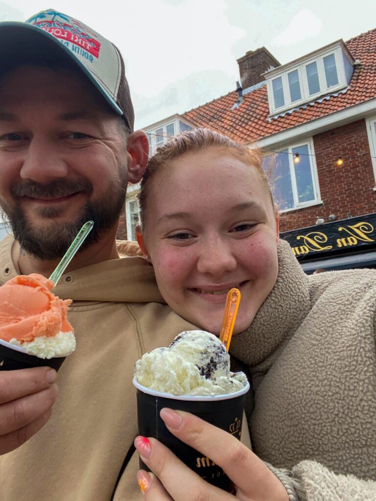 Jan Willem en Amaranthe met ijsje