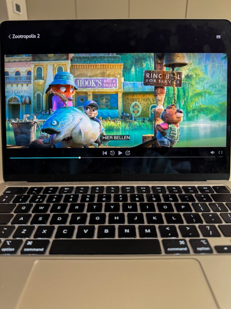 op de laptop zootropolis bekijken