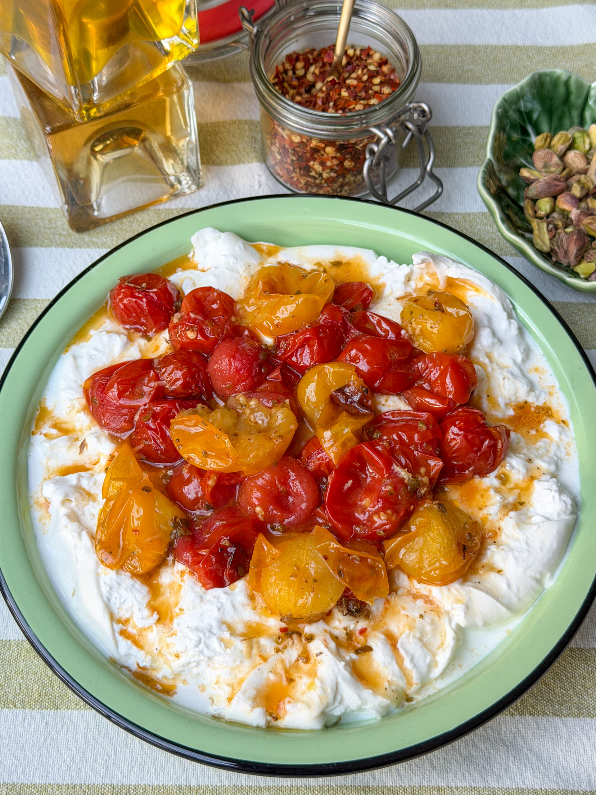 burrata met geroosterde tomaten en olijfolie, basis voor burrata dip met tomaten