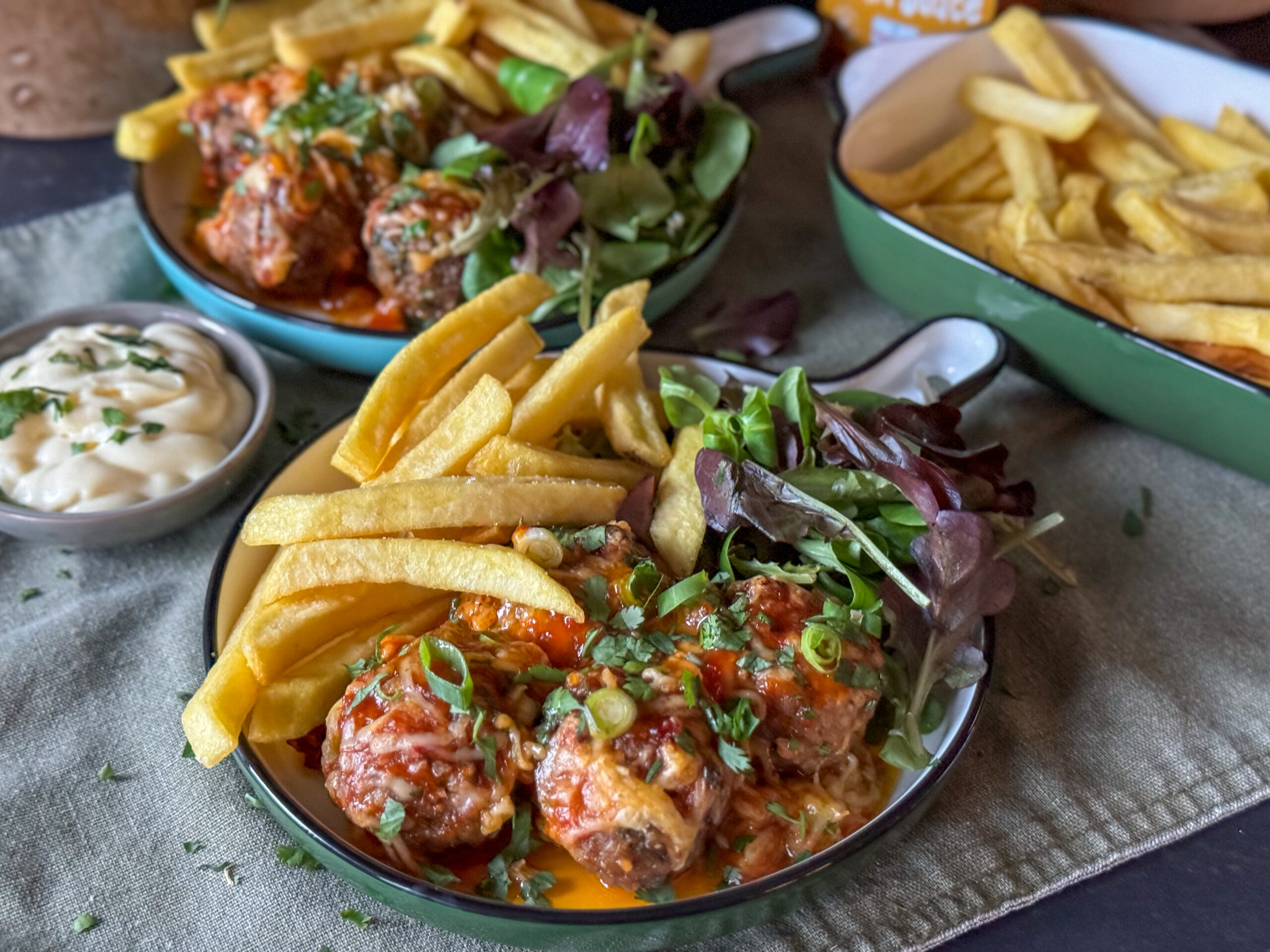 gehaktballetjes uit de oven met sweet chilisaus