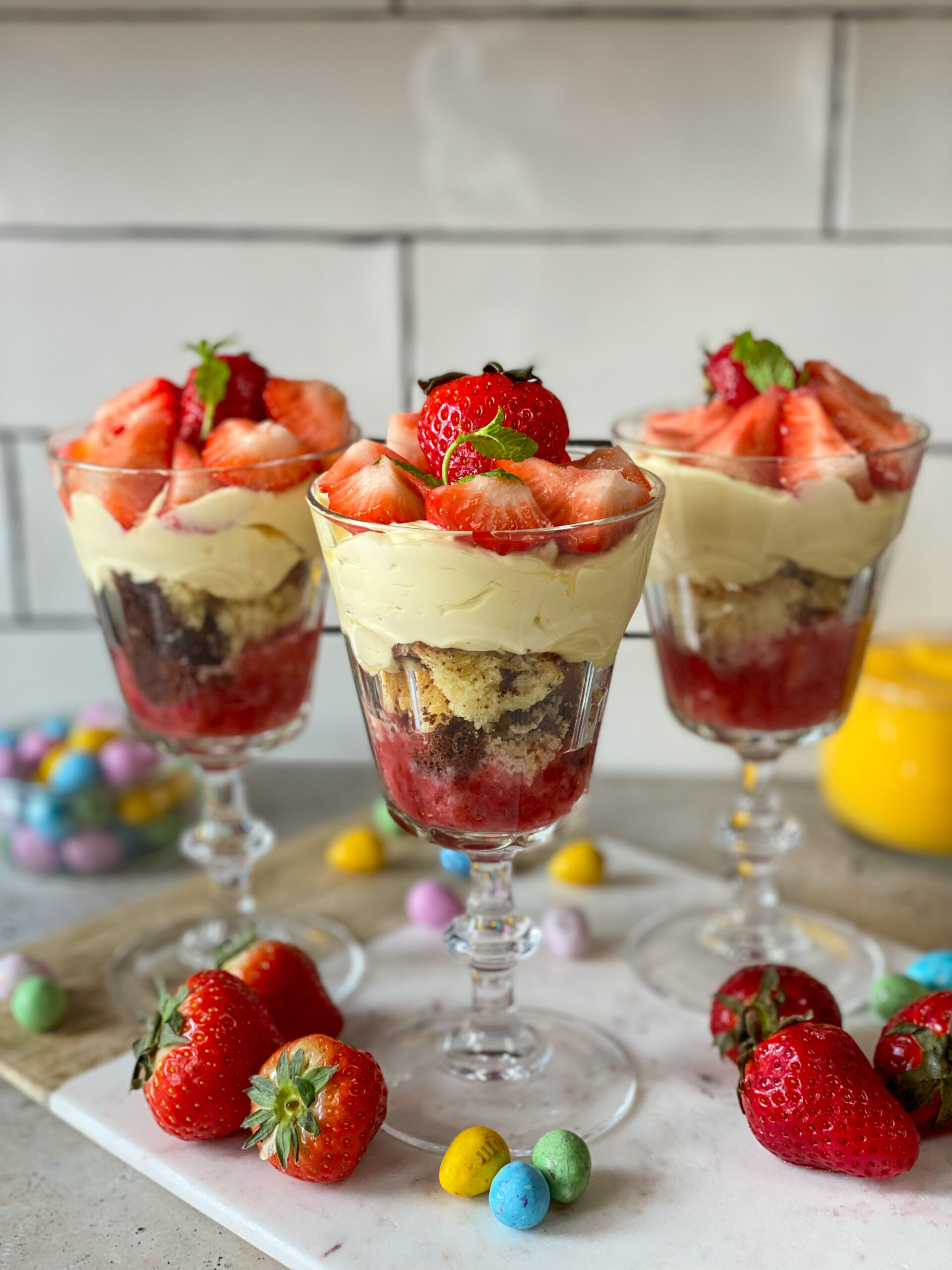 trifle met aardbeien en advocaat