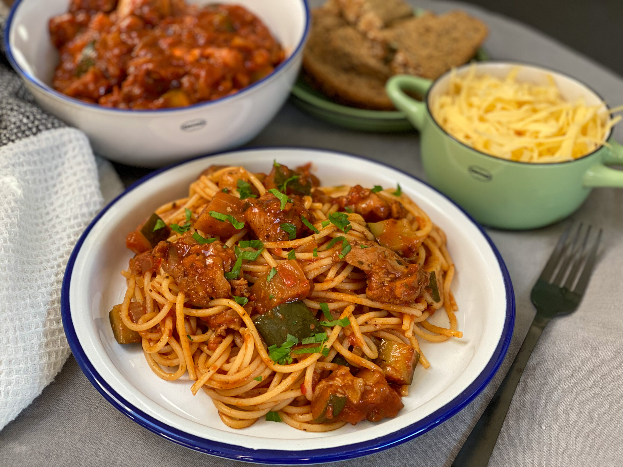 kip stoof in kruidige tomatensaus: 15 kip recepten
