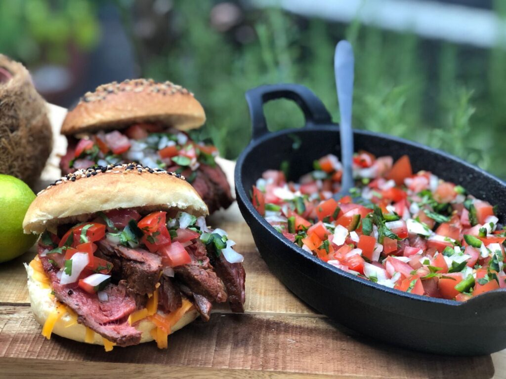 Broodje bavette met pico de gallo