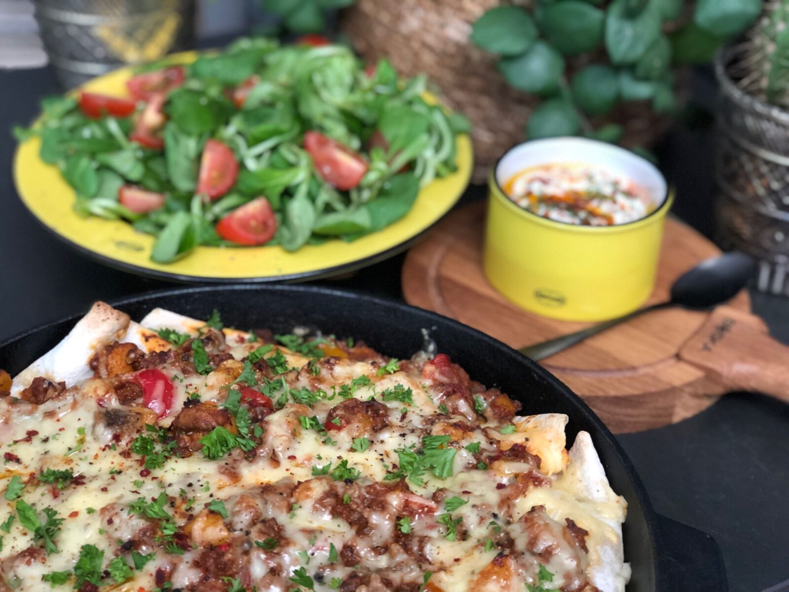 wraps met pittig gehakt en tomatensaus ovenschotel recept