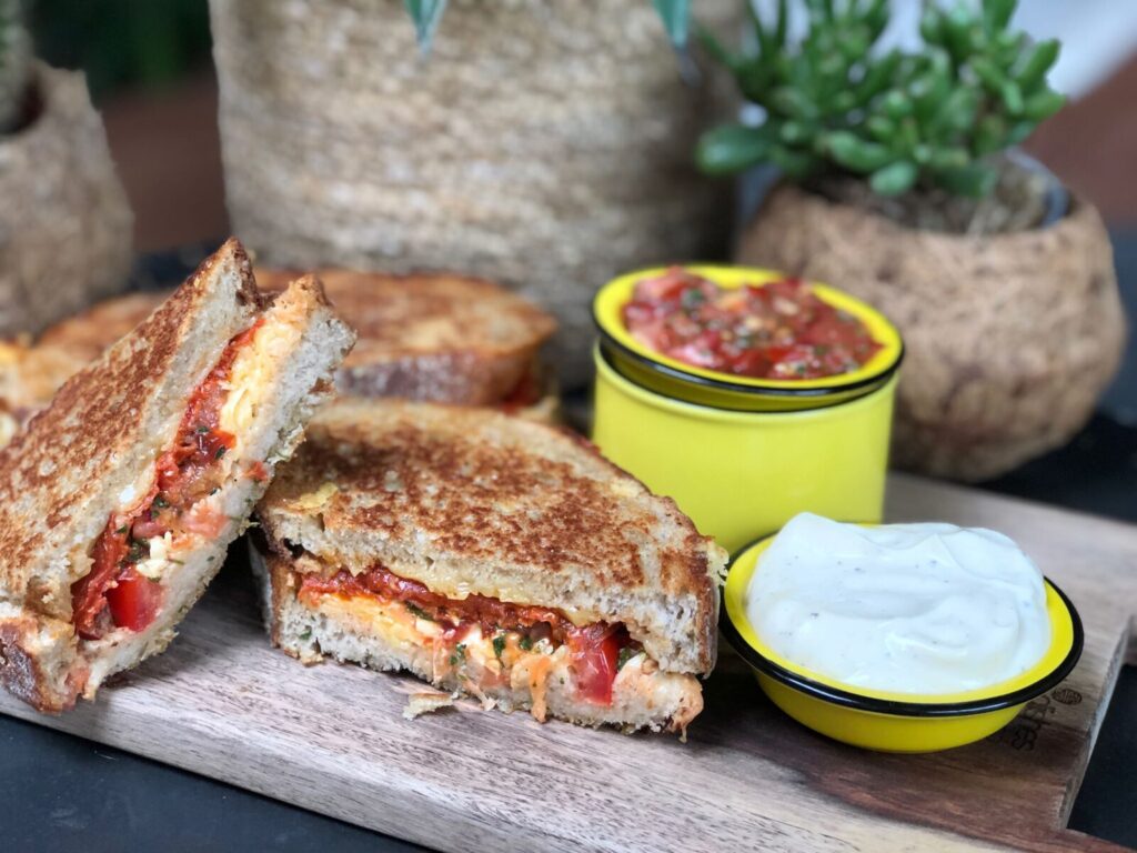recept Spaanse tosti met tomaat, knoflook, chorizo en aioli