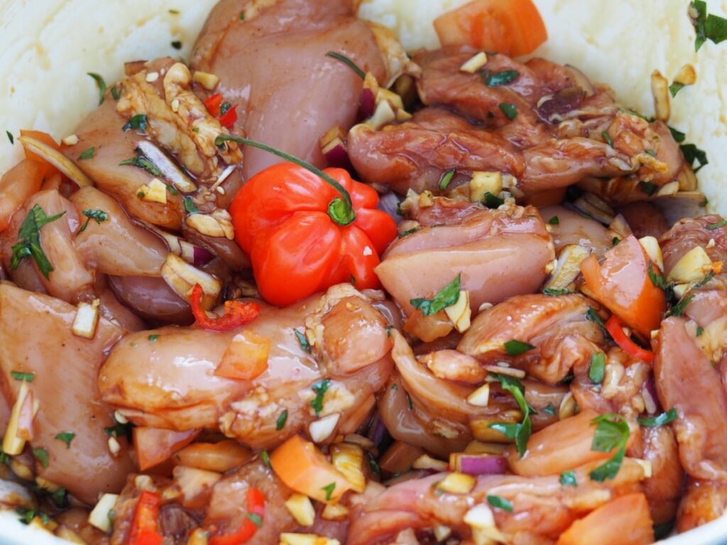 Surinaamse stoofpot met kip en specerijen 