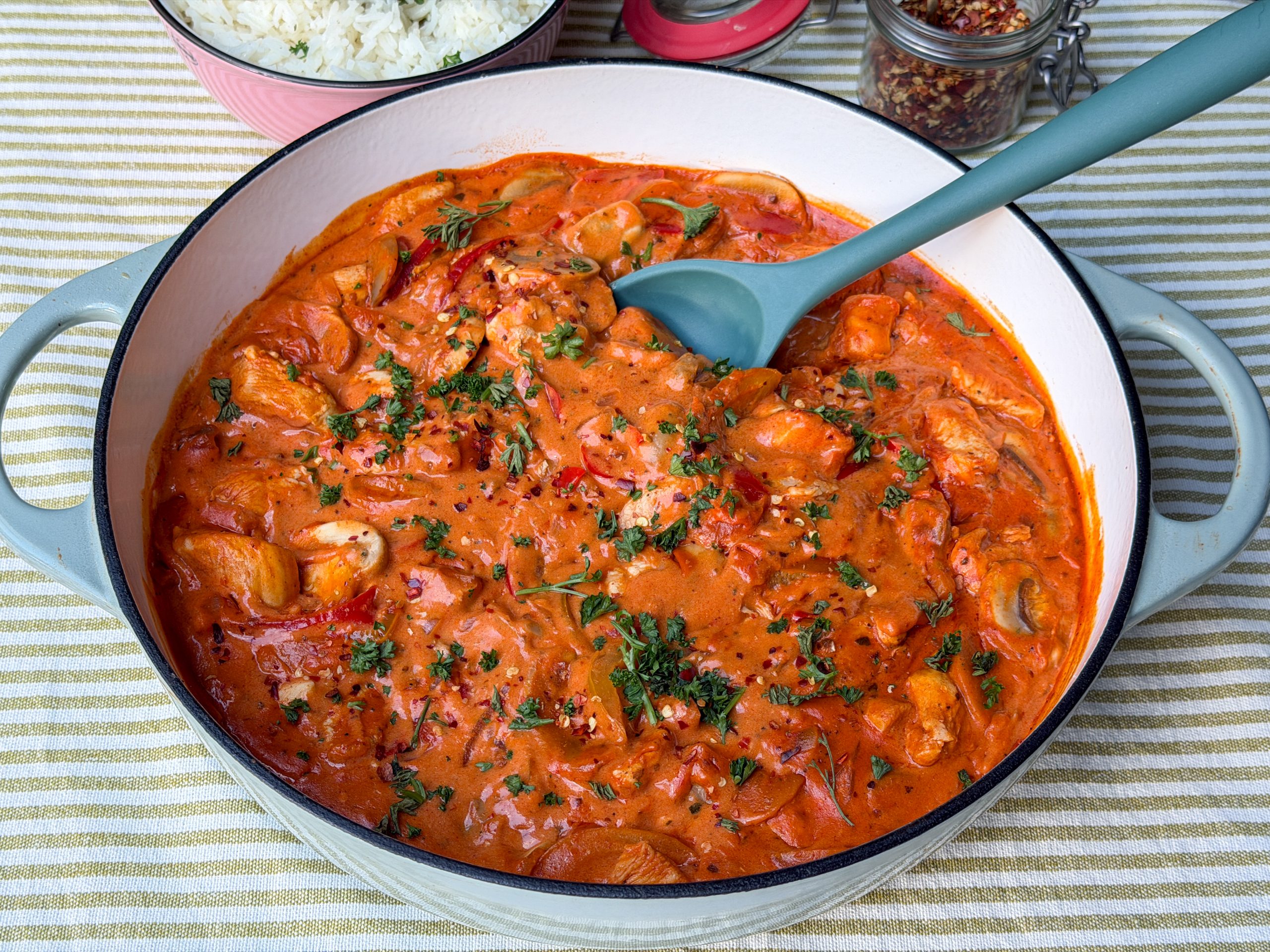 Kip stroganoff in pan
