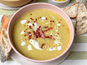 Mosterdsoep recept met prei en spekjes familie over de kook
