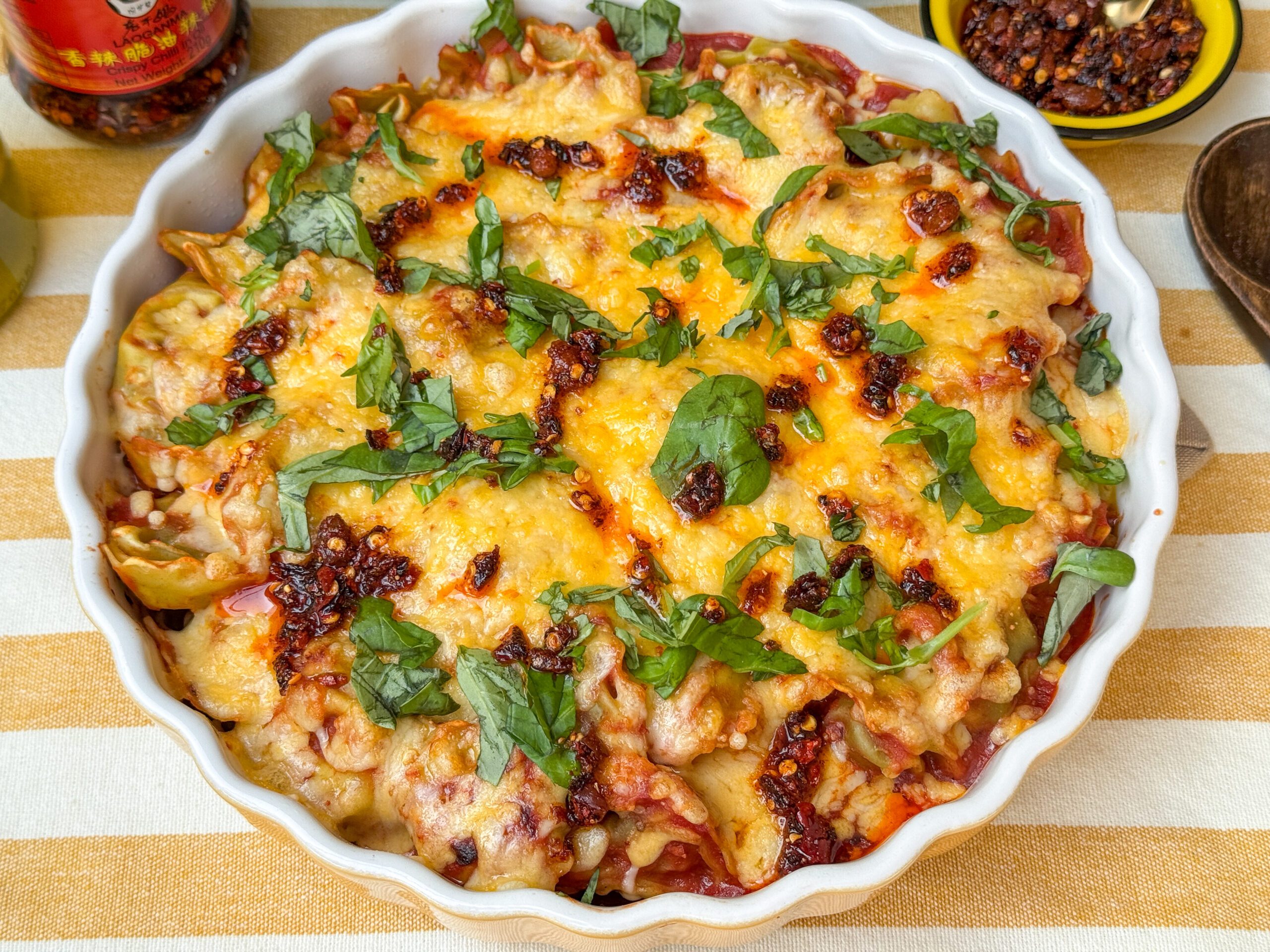 Tortellini ovenschotel closeup crispy chili olie
