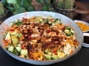 Thaise noedelsalade met pittige kip