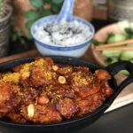 Pittige Indische kip met seroendeng