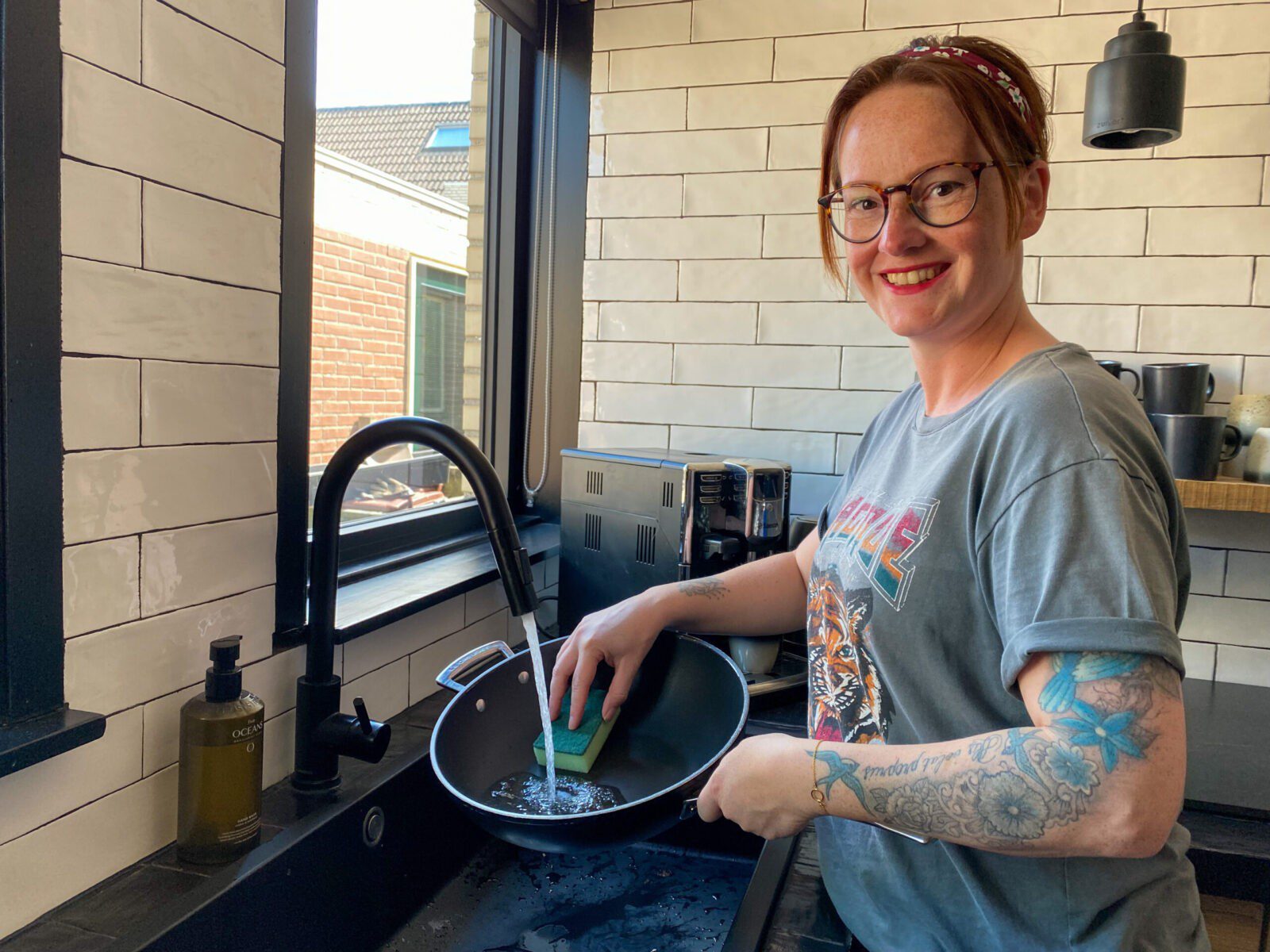 Aangekoekte pannen schoonmaken - foto 2