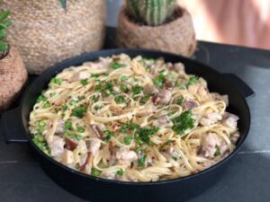 Romige kip met groenten en pasta
