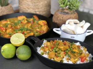 pittige kip in kokosmelk met groenten en rijst - foto 4