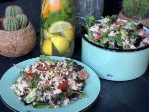 Orzo salade met gerookte zalm en roomkaas