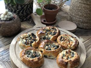 bladerdeeghapjes met verse spinazie en fetakaas recept - foto 3