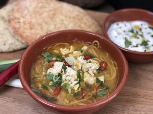 pittige Thaise currysoep met kip en noedels - foto 3