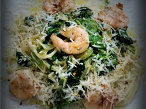 Pasta met spinazie en garnalen