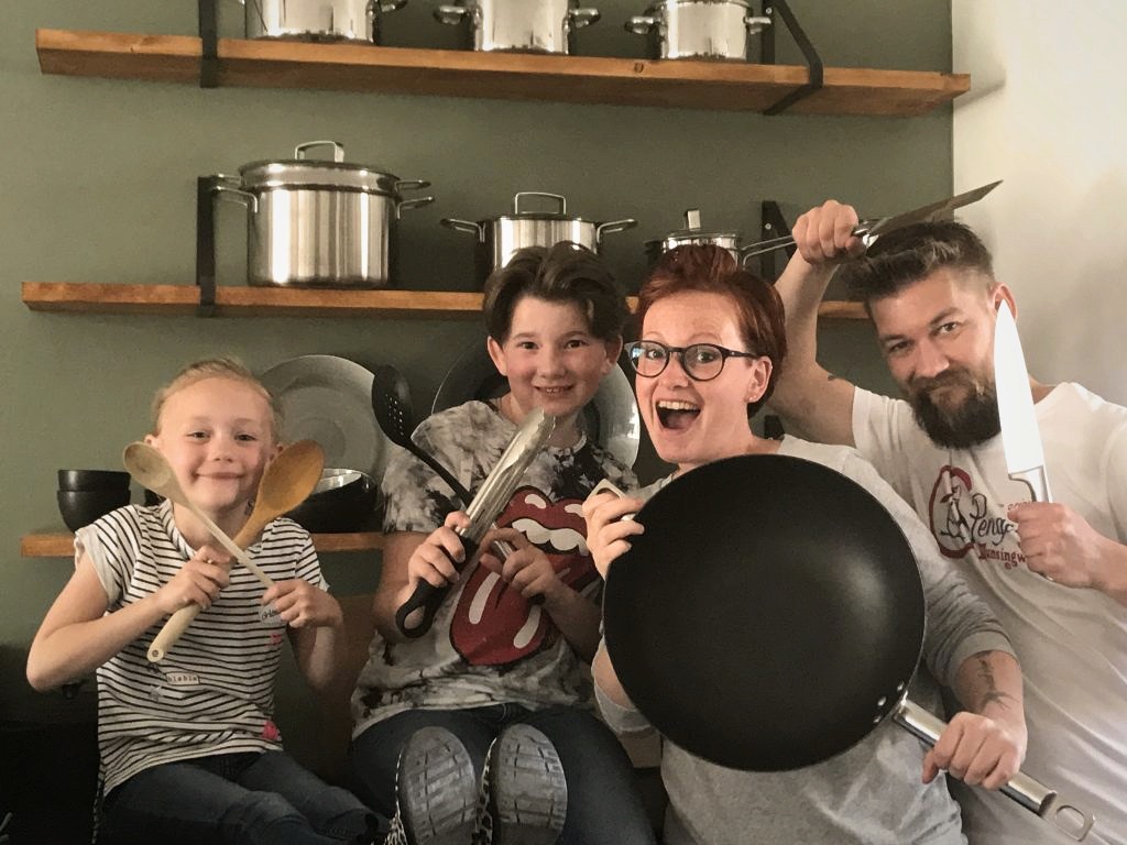 Familie over de kook voorstellen - foto 2