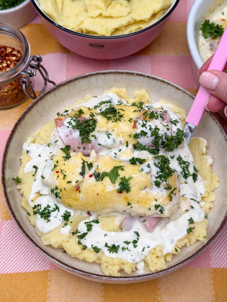 Preirolletjes uit de oven serveren met aardappelpuree