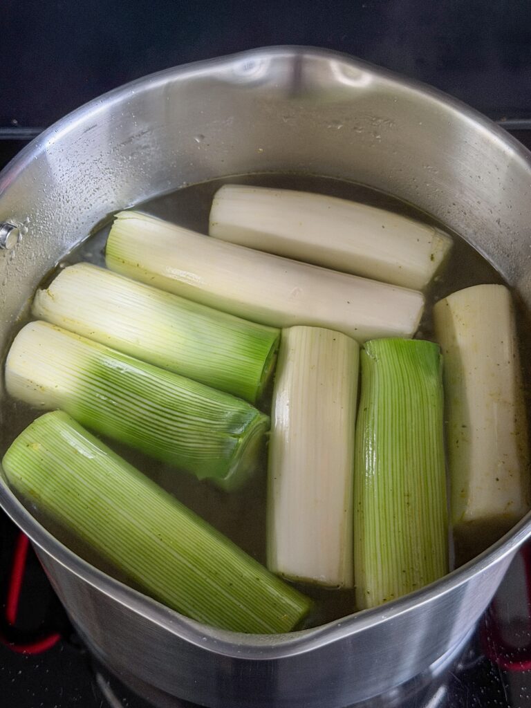 Prei kort koken in bouillon