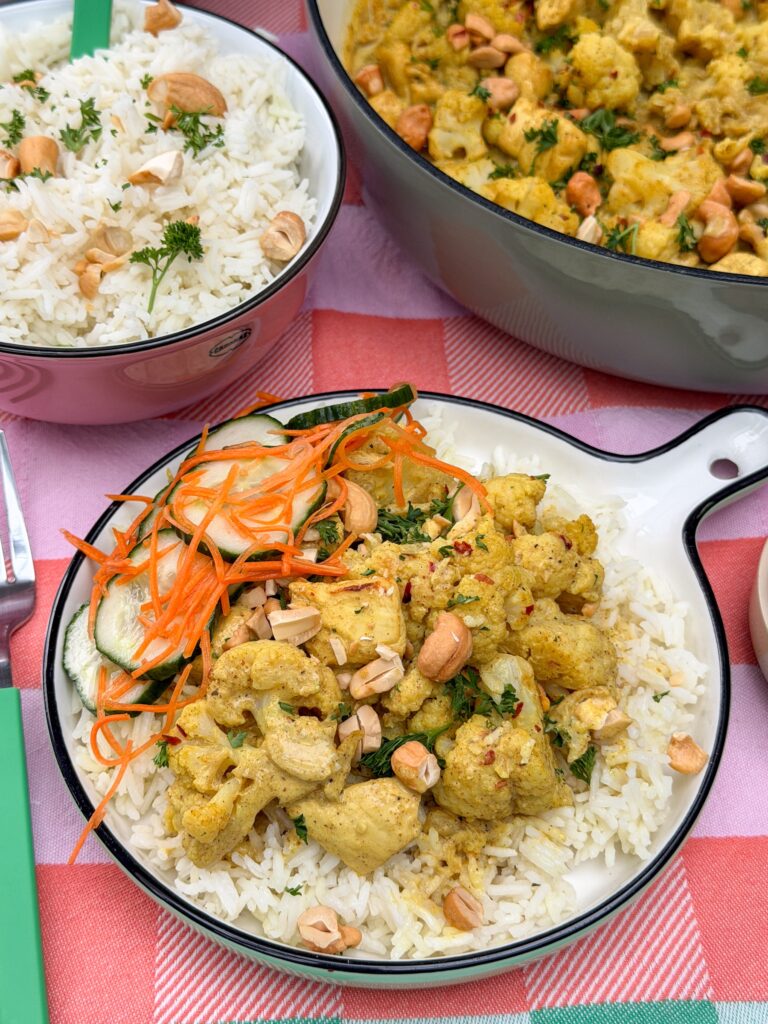 Bloemkoolcurry met kip en rijst en zuur
