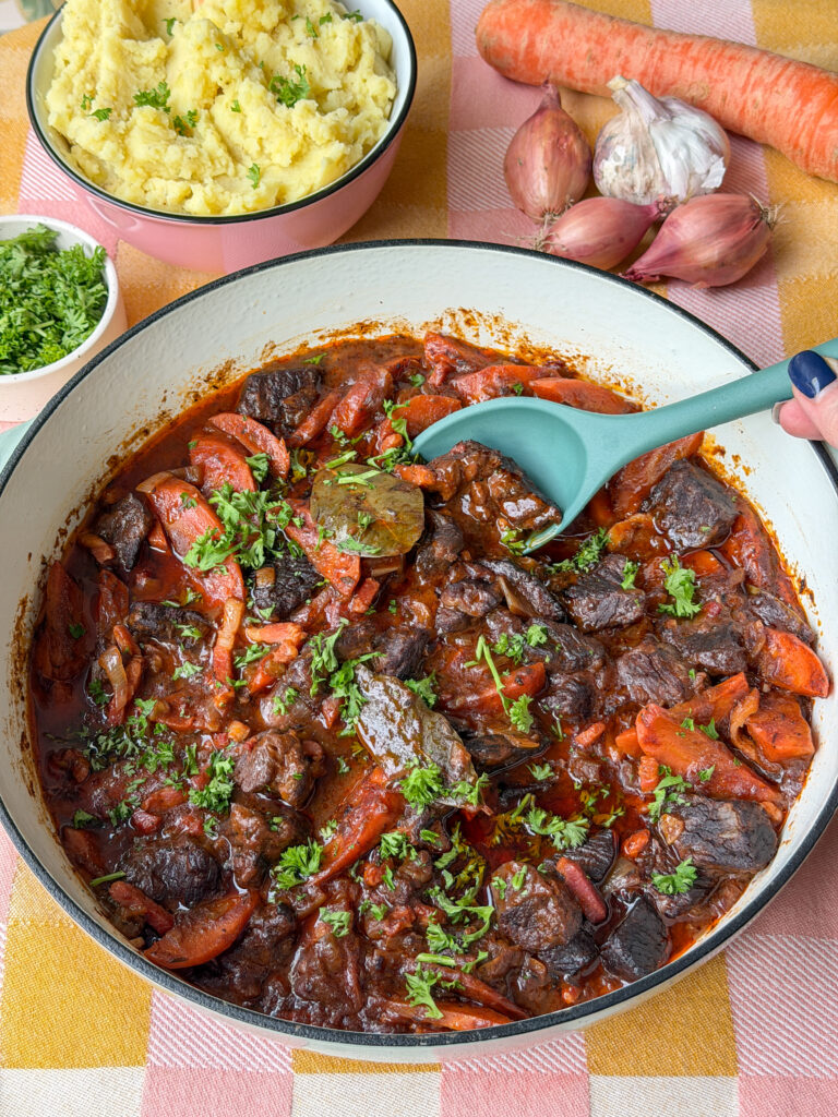 Boeuf bourguignon met ingredienten recept