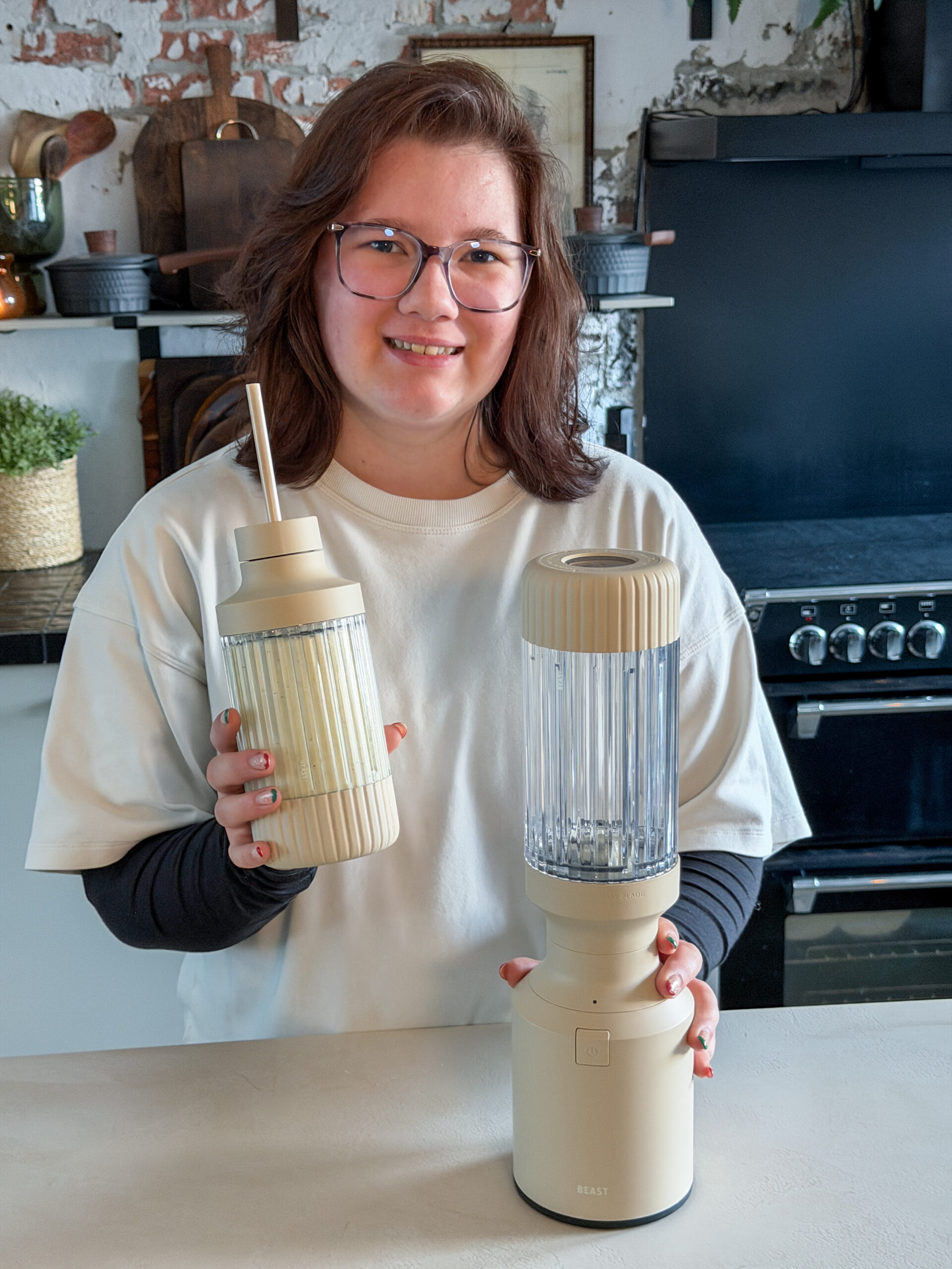 Smoothie met kiwi en banaan gemaakt in de Beast Blender