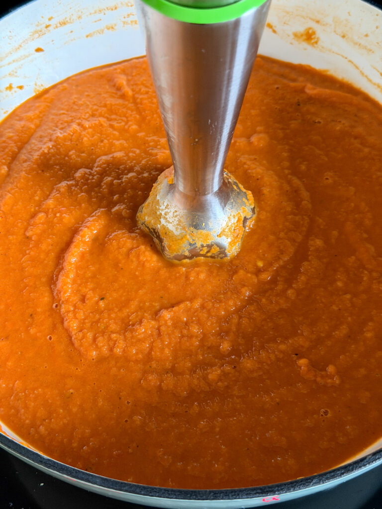 pompoen saus pureren met staafmixer
