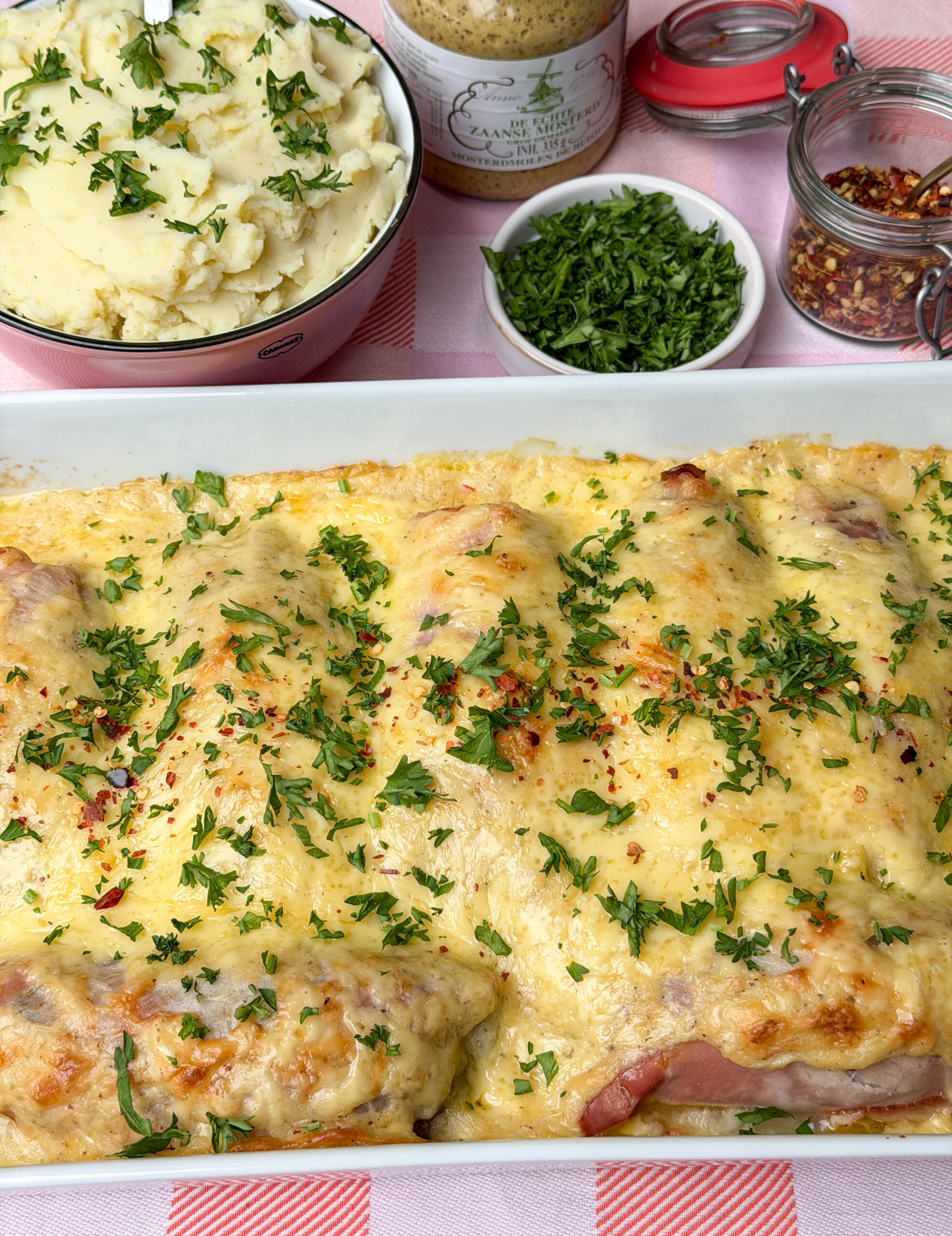 Witlof met ham en kaas uit de oven in ovenschaal eindresultaat