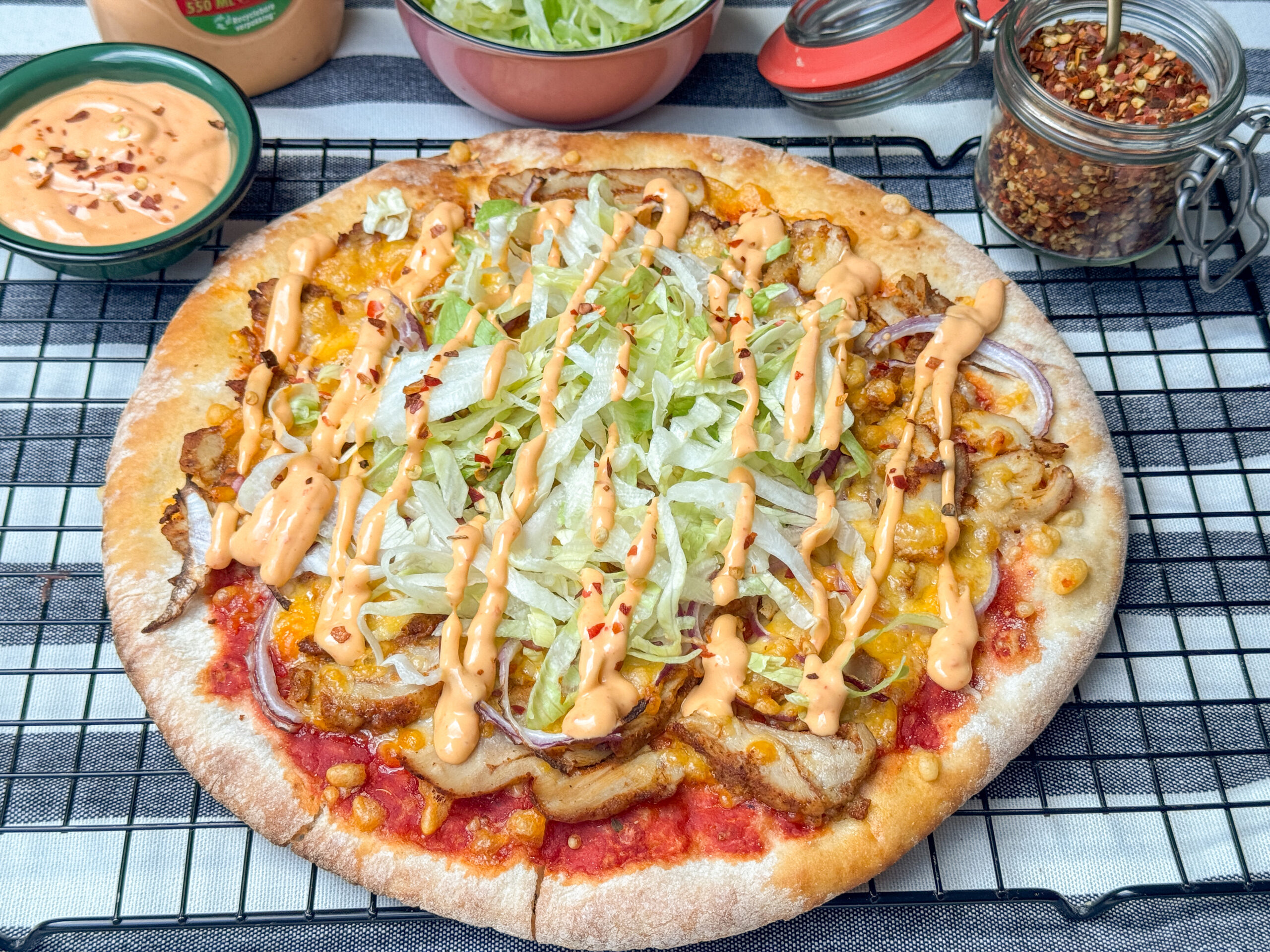 Pizza kip kebab bang bang saus