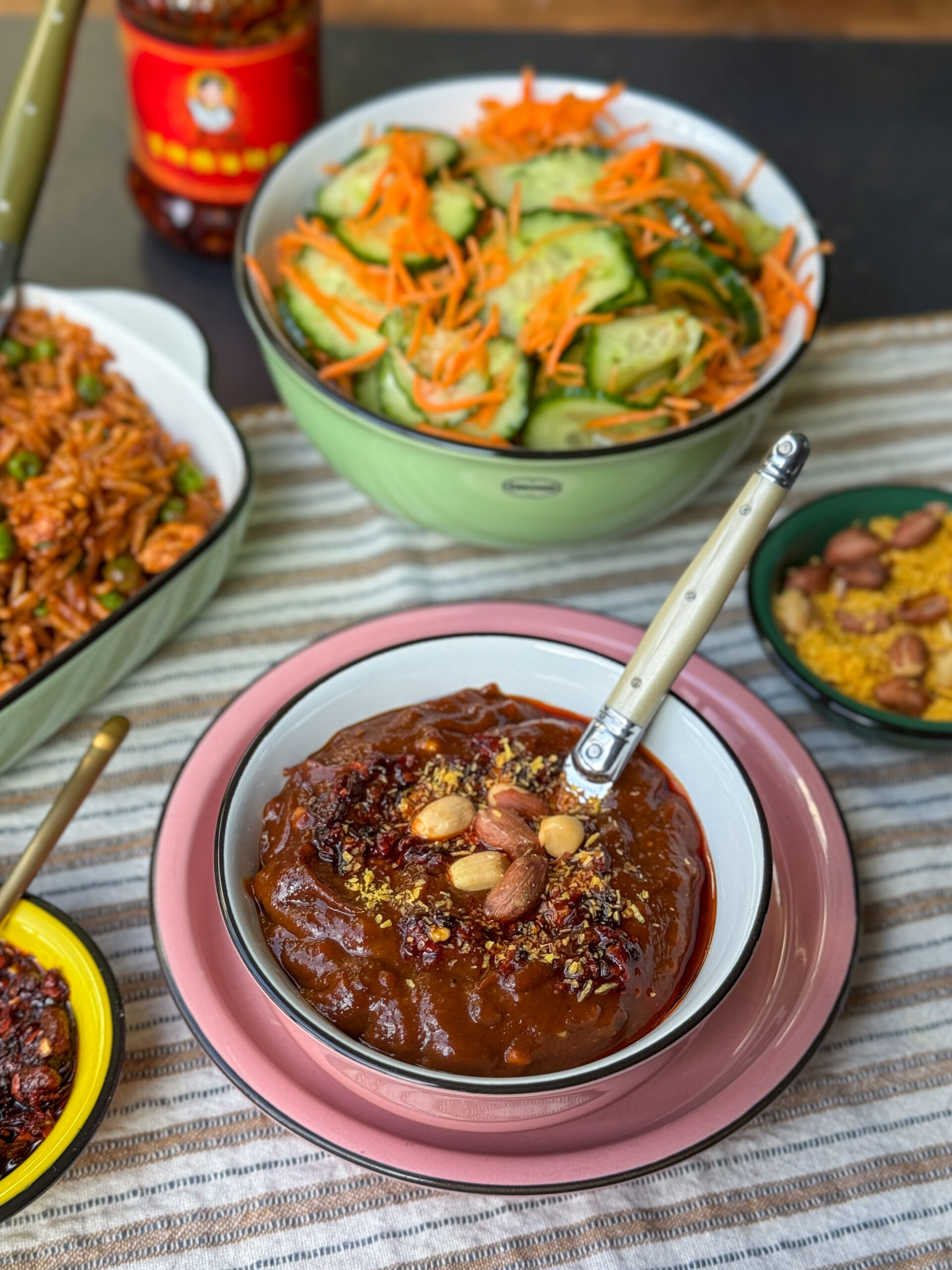 pittige pindasaus gemaakt met pindakaas, crispy chili-olie, ketjap en specerijen.