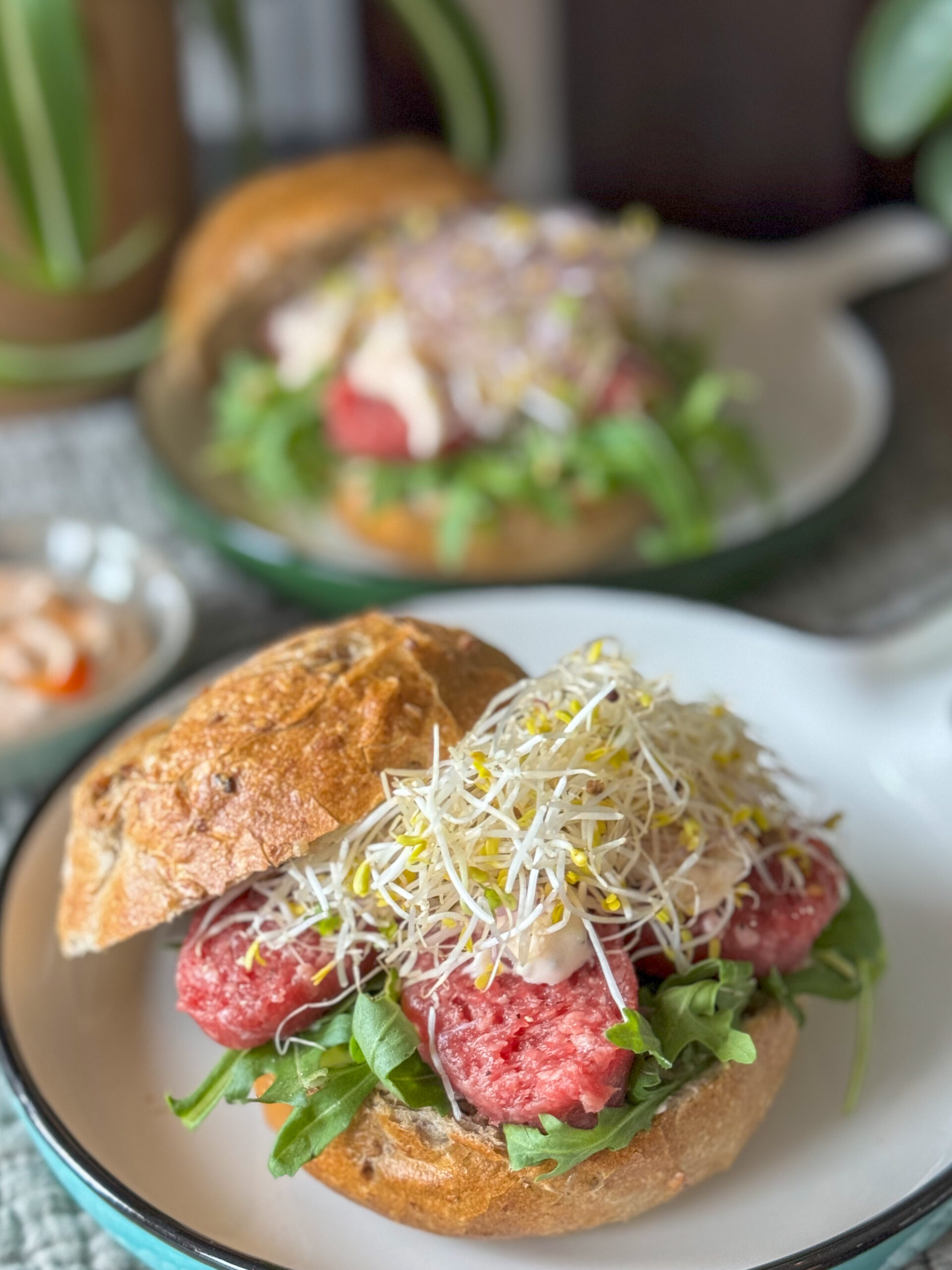 broodje ossenworst met pittige sriracha mayonaise