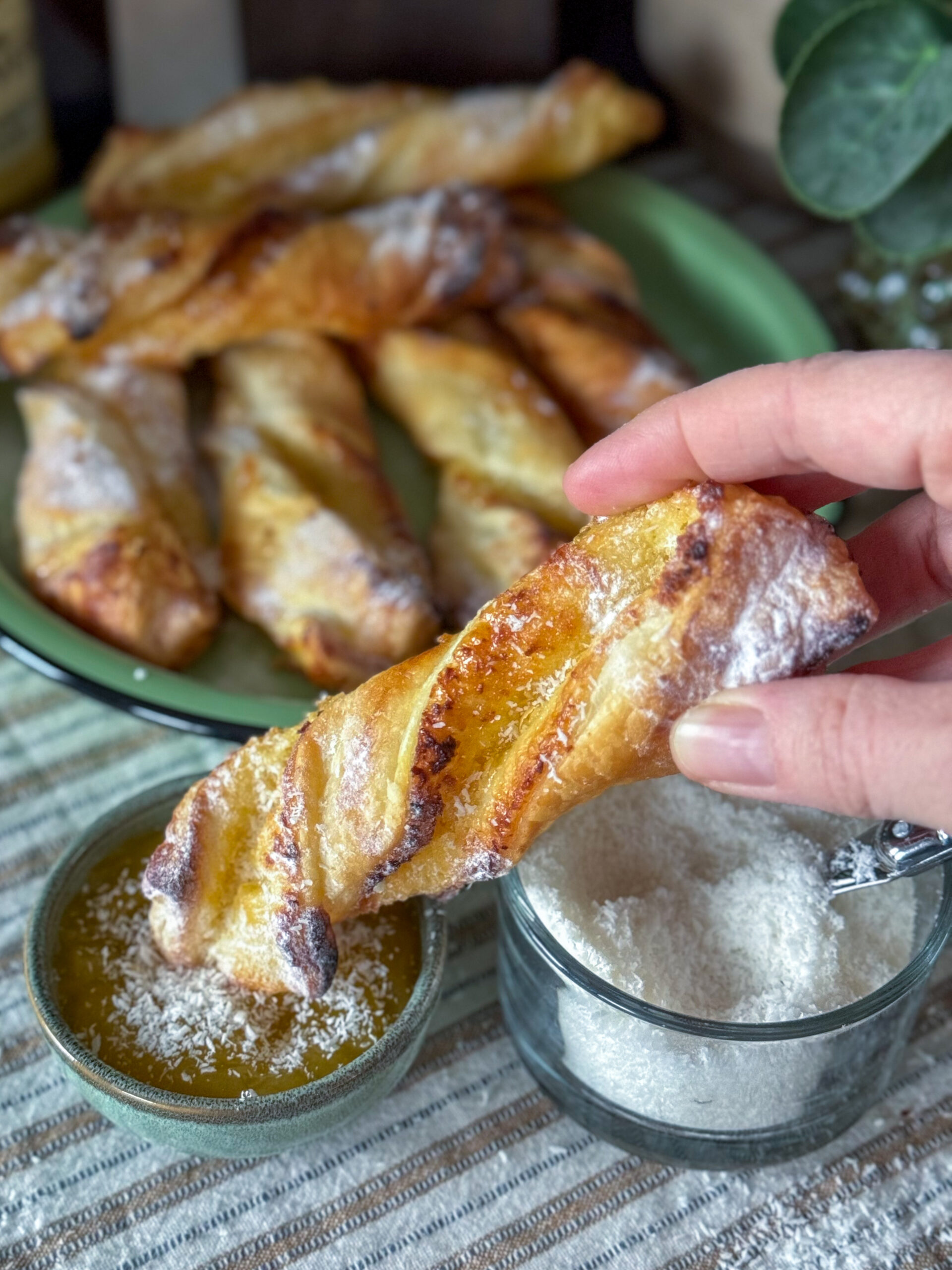 bladerdeeg stengels met lemon curd