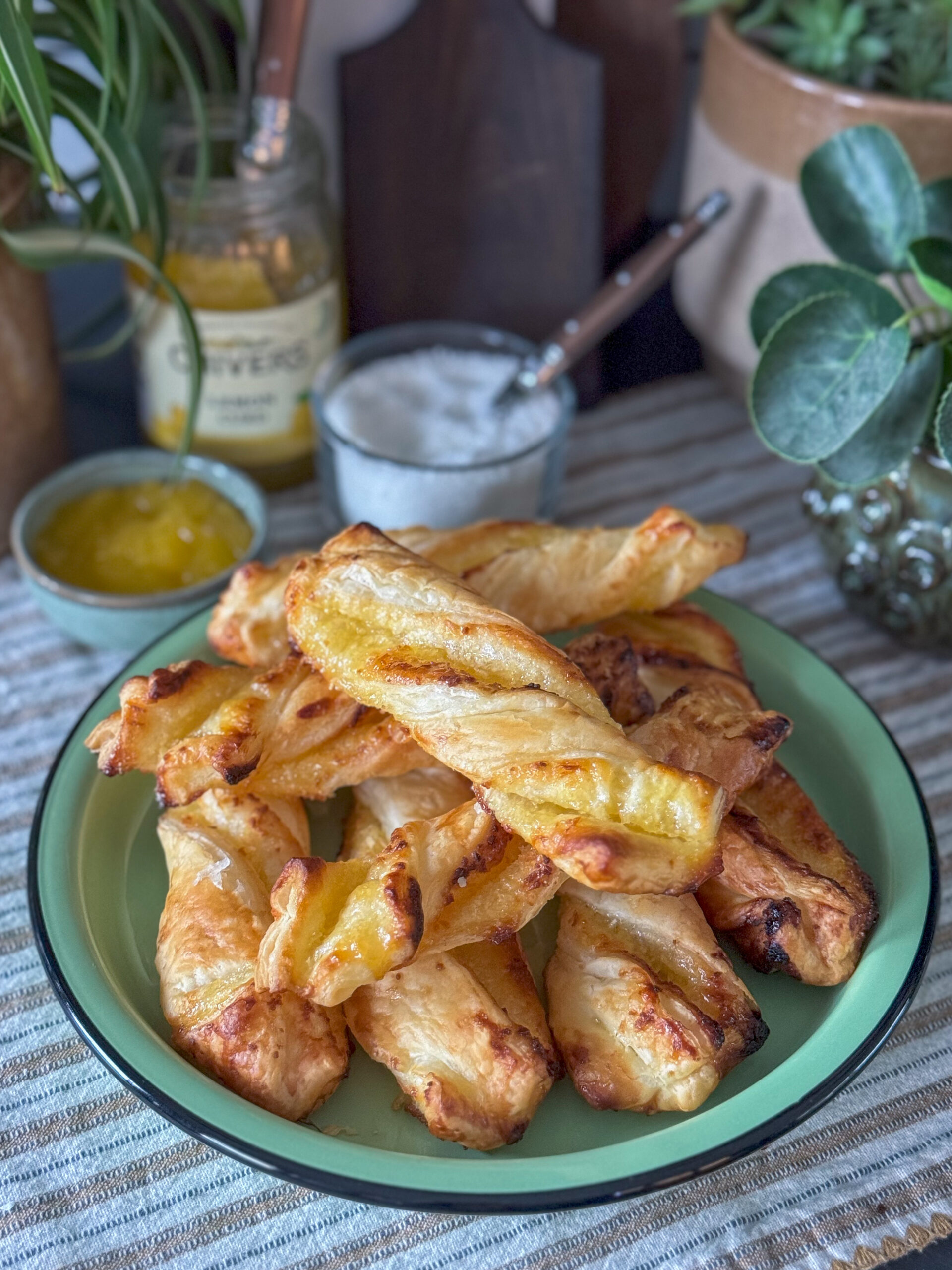 lemon curd bladerdeeg stengels