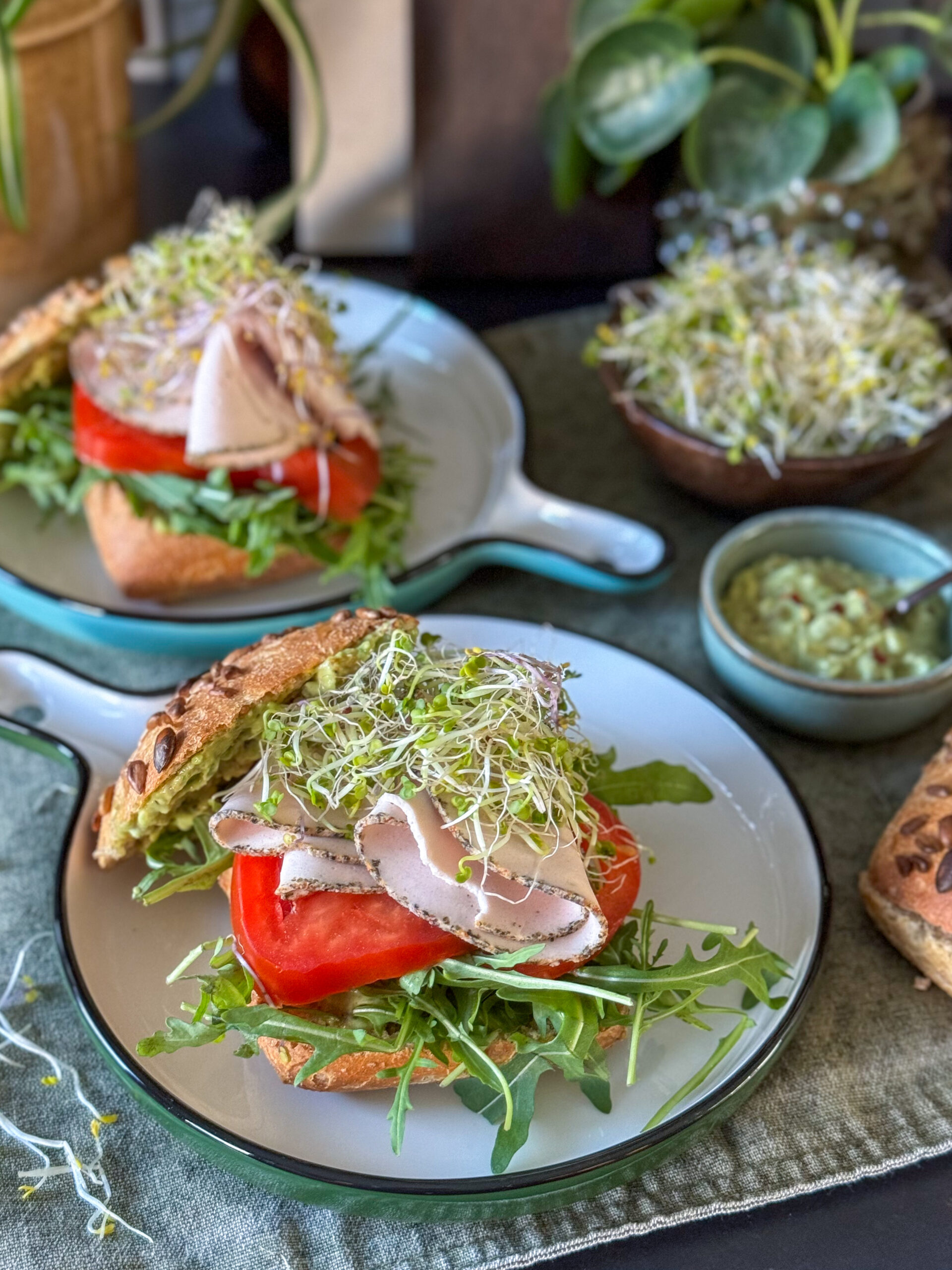broodje kipfilet met avocado mayonaise 